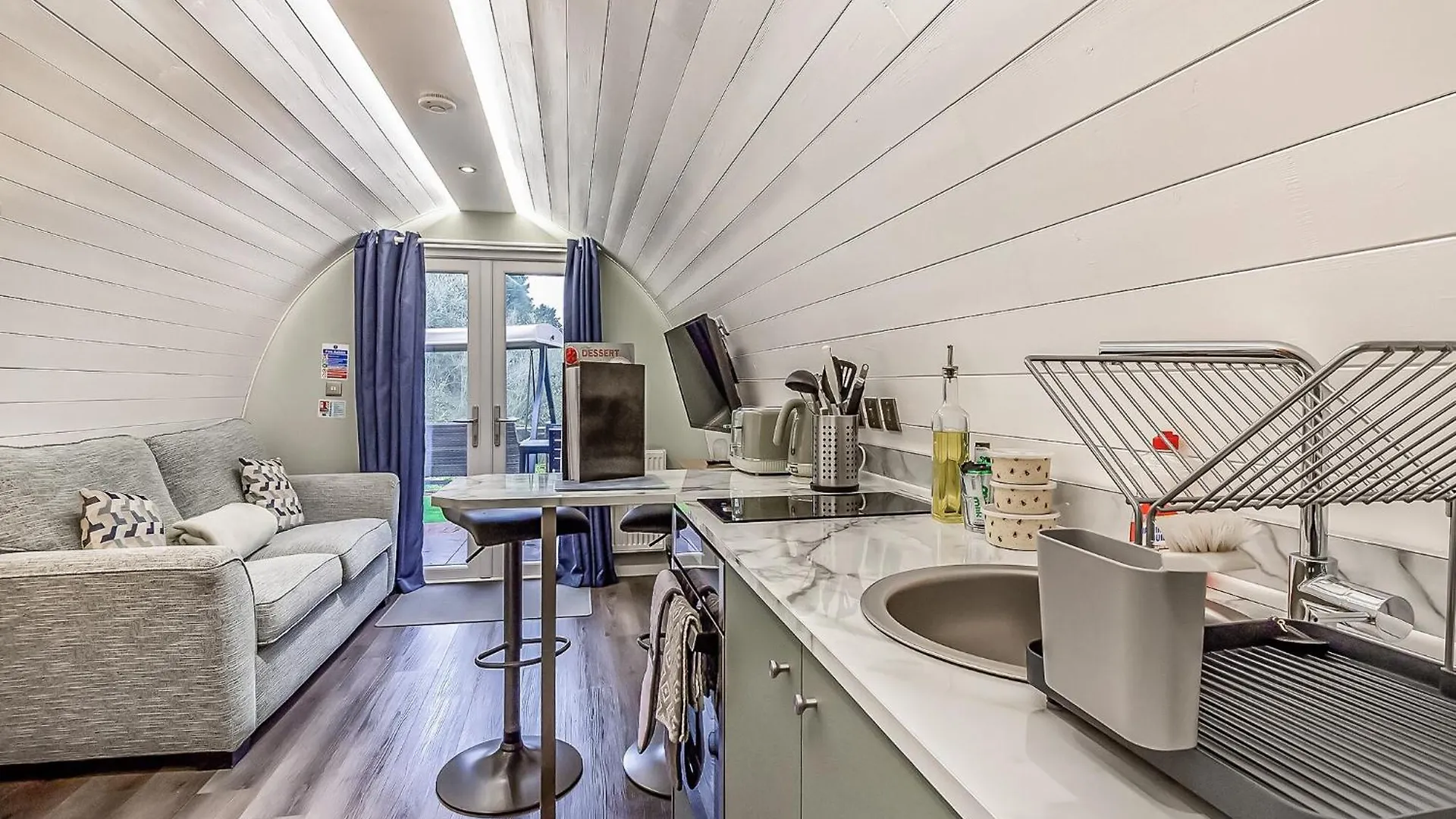 Peacock Lake Glamping East Bridgford Holiday park