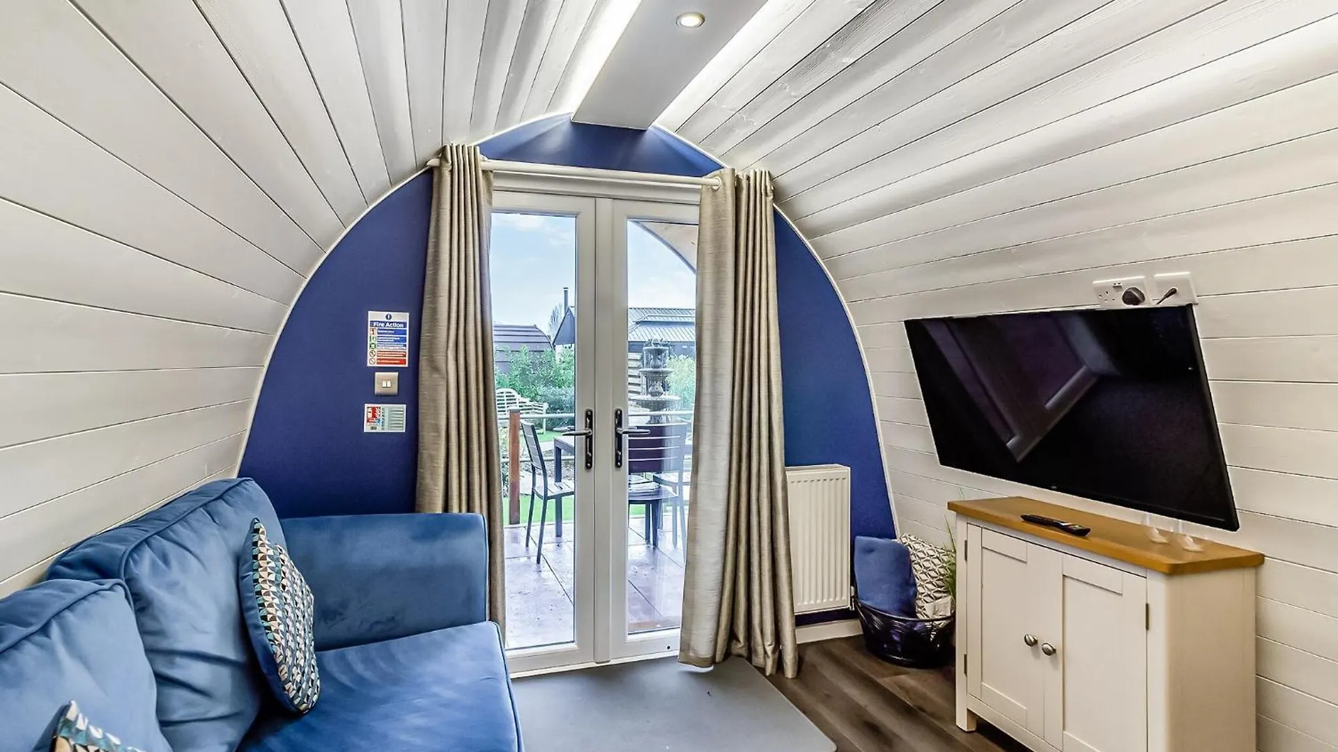 Peacock Lake Glamping East Bridgford Holiday park
