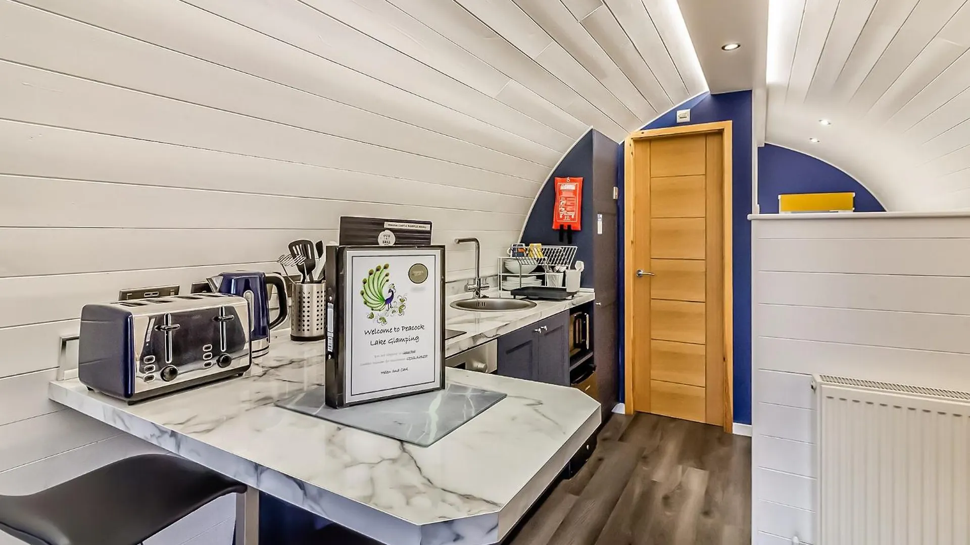 Peacock Lake Glamping East Bridgford