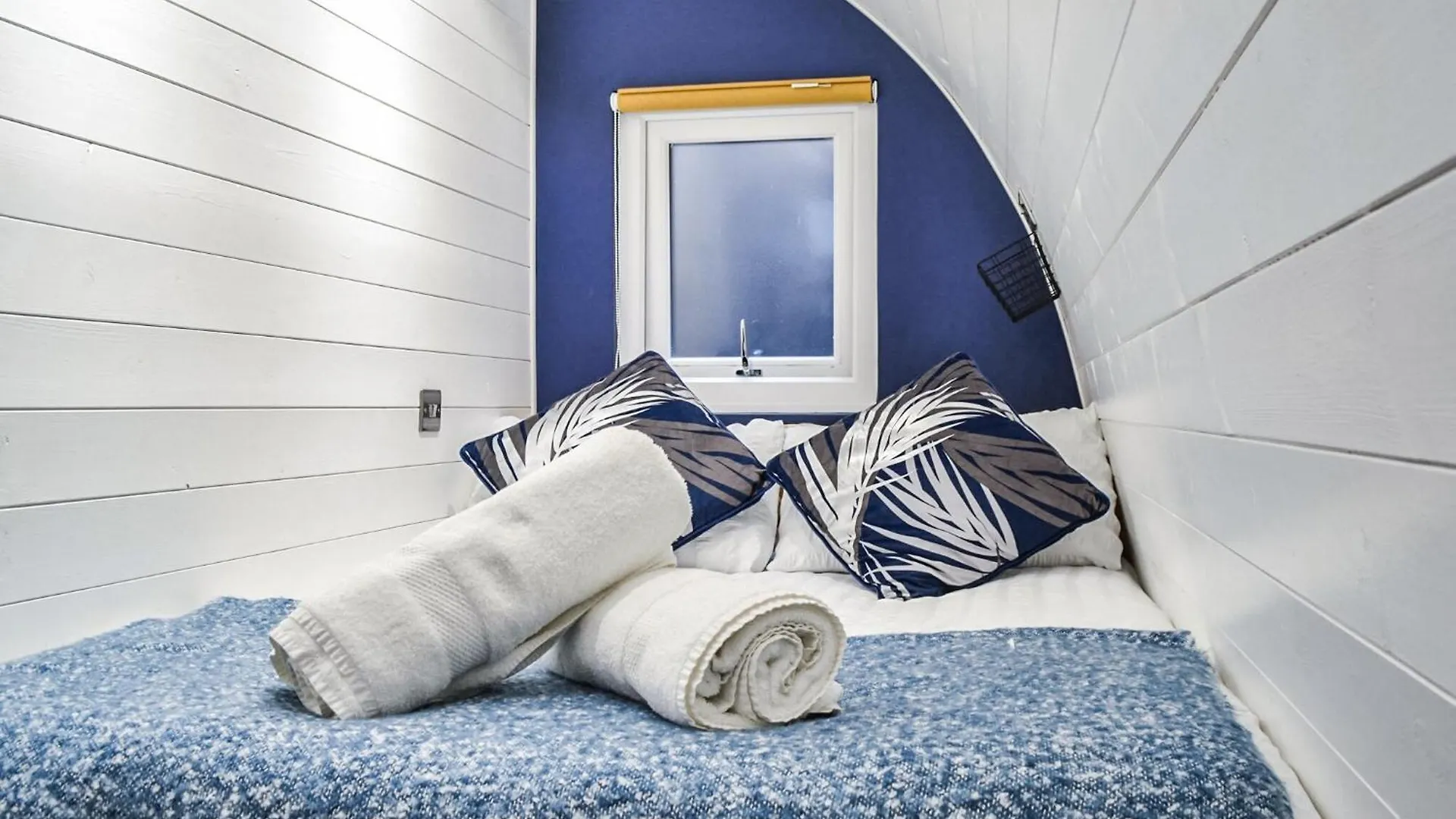 Peacock Lake Glamping East Bridgford United Kingdom