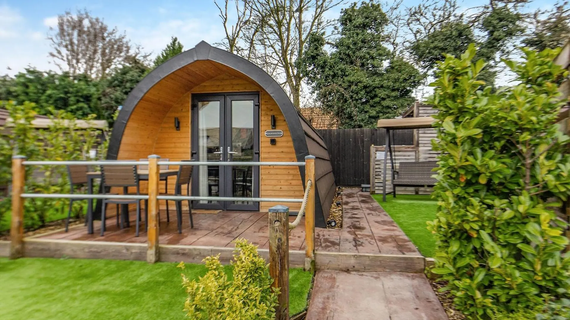 Peacock Lake Glamping East Bridgford Holiday park